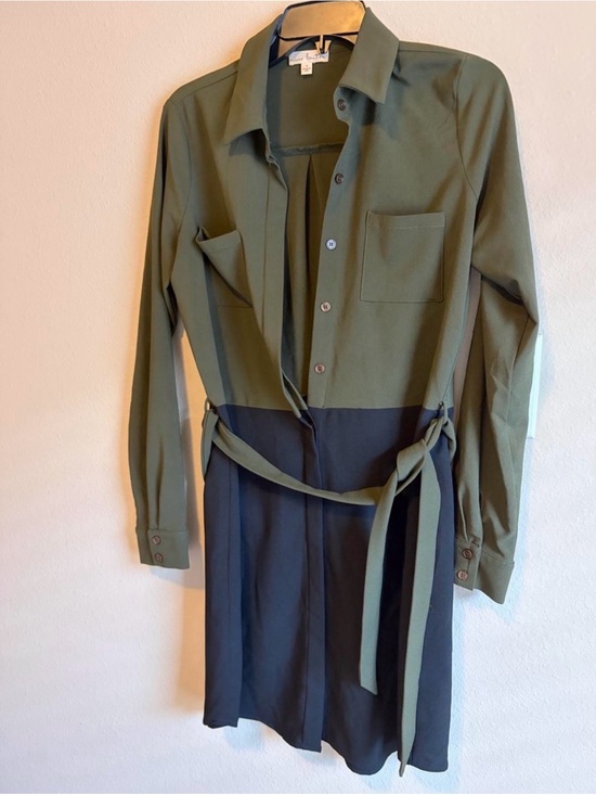 nine britton Dresses & Skirts - nine britton Olive and Black Two-Tone Shirt Midi Dress
